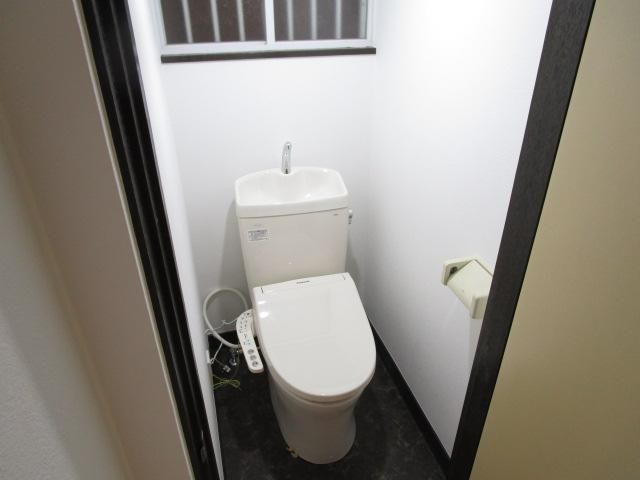 【トイレ】　ＷＣ温水洗浄便座機能付き