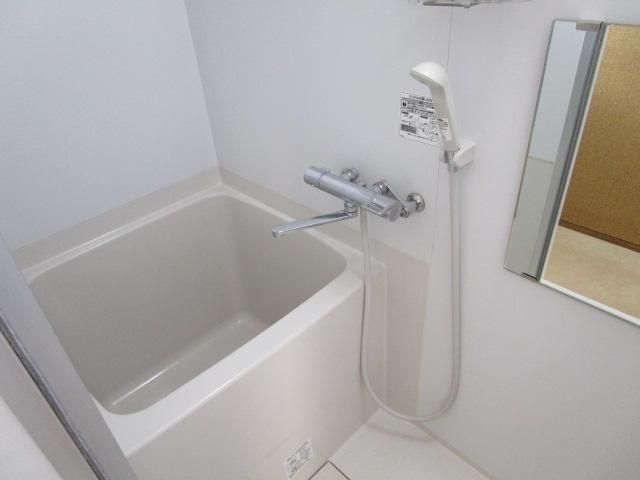 【バス】　コンパクトな浴室