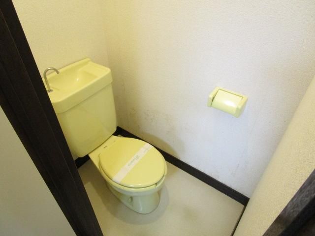 【トイレ】　バストイレ別の使いやすい間取りです