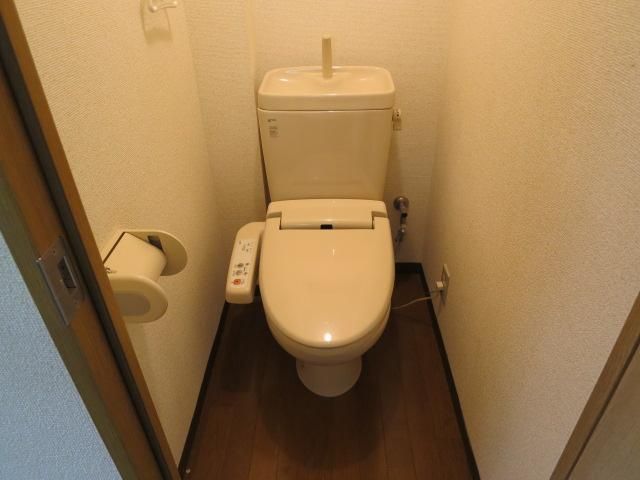 【トイレ】　WC　温水洗浄便座あり