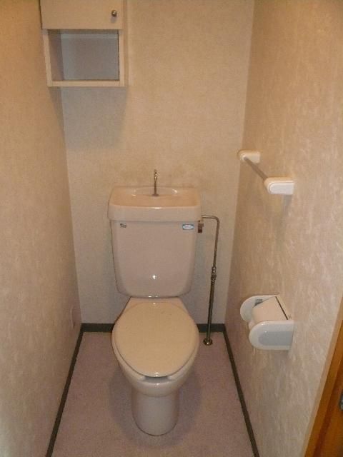 【トイレ】　使いやすいバストイレ別の間取りです