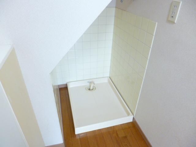 【その他】　室内洗濯機置き場は浴室入口横にございます