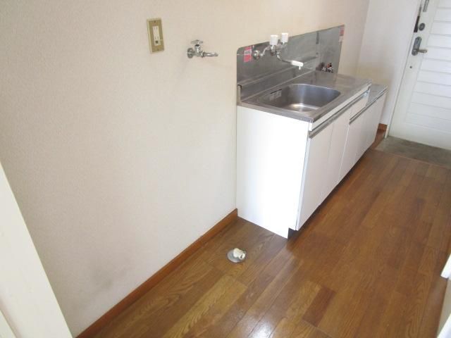 【その他部屋・スペース】　室内洗濯機置き場はキッチンの横になります