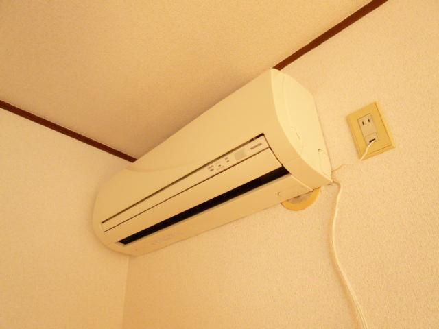 【その他設備】　洋室にはエアコンあり