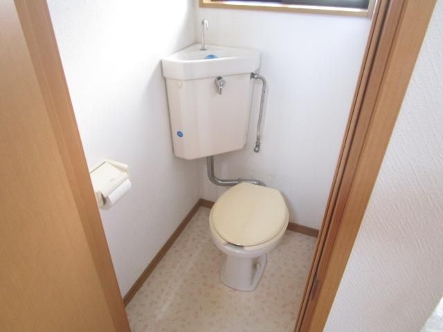 【トイレ】　使いやすいバストイレ別の間取りです