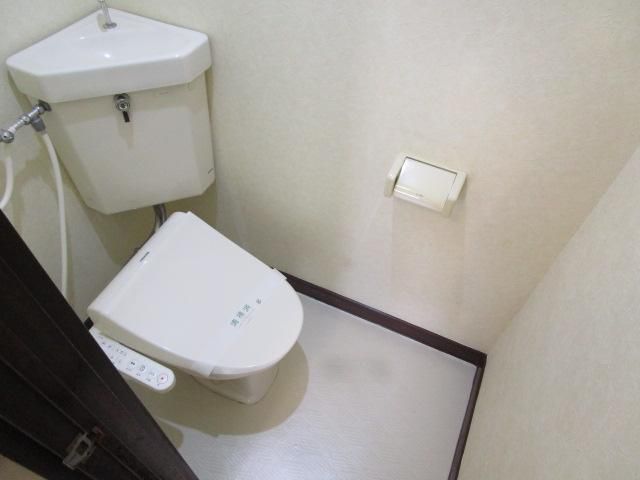 【トイレ】　WC　温水洗浄便座機能付き