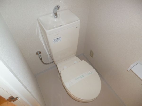 【トイレ】　トイレ　便器・床・壁すべて新品です